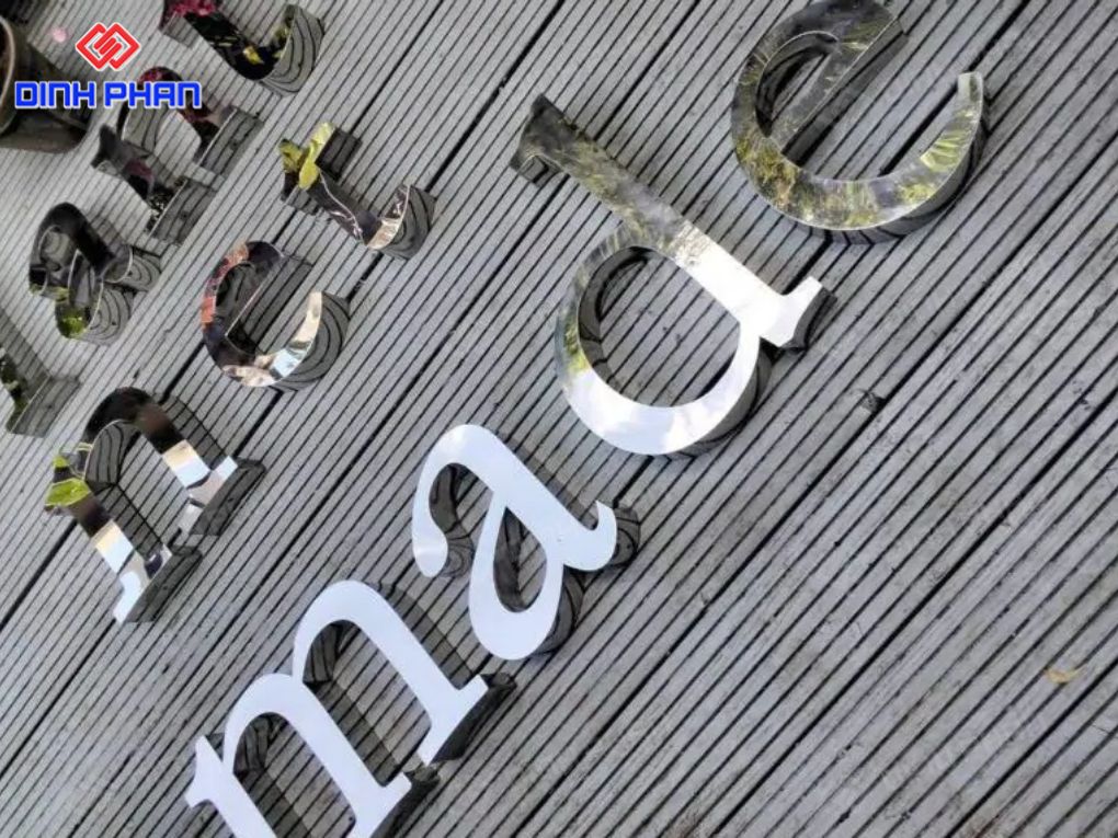 Chữ inox trắng bóng