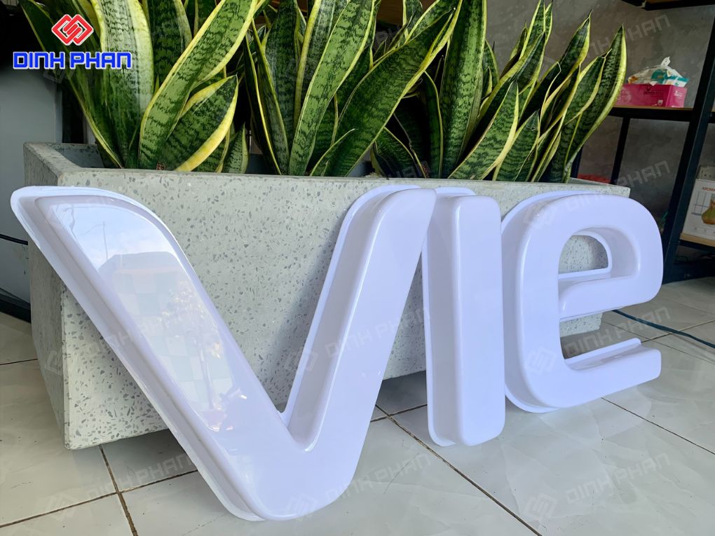 Chữ mica hút nổi