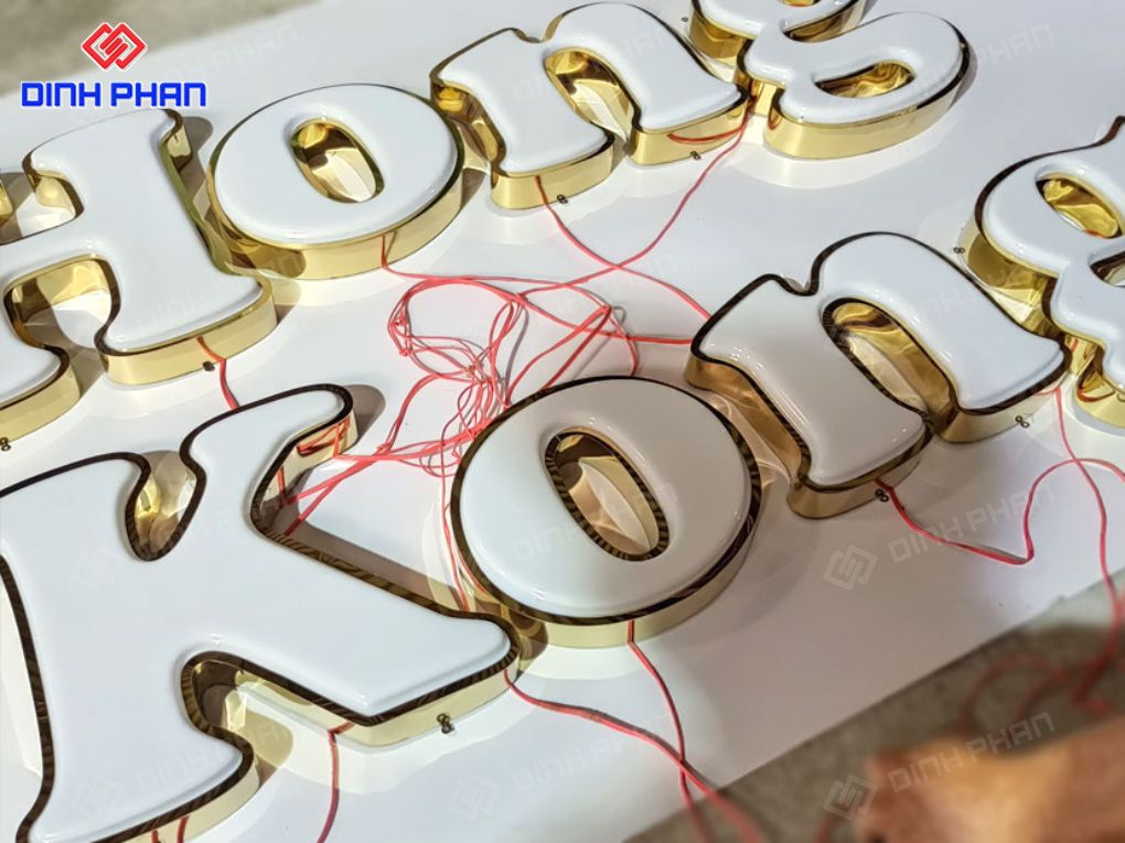 Chữ mica hút nổi