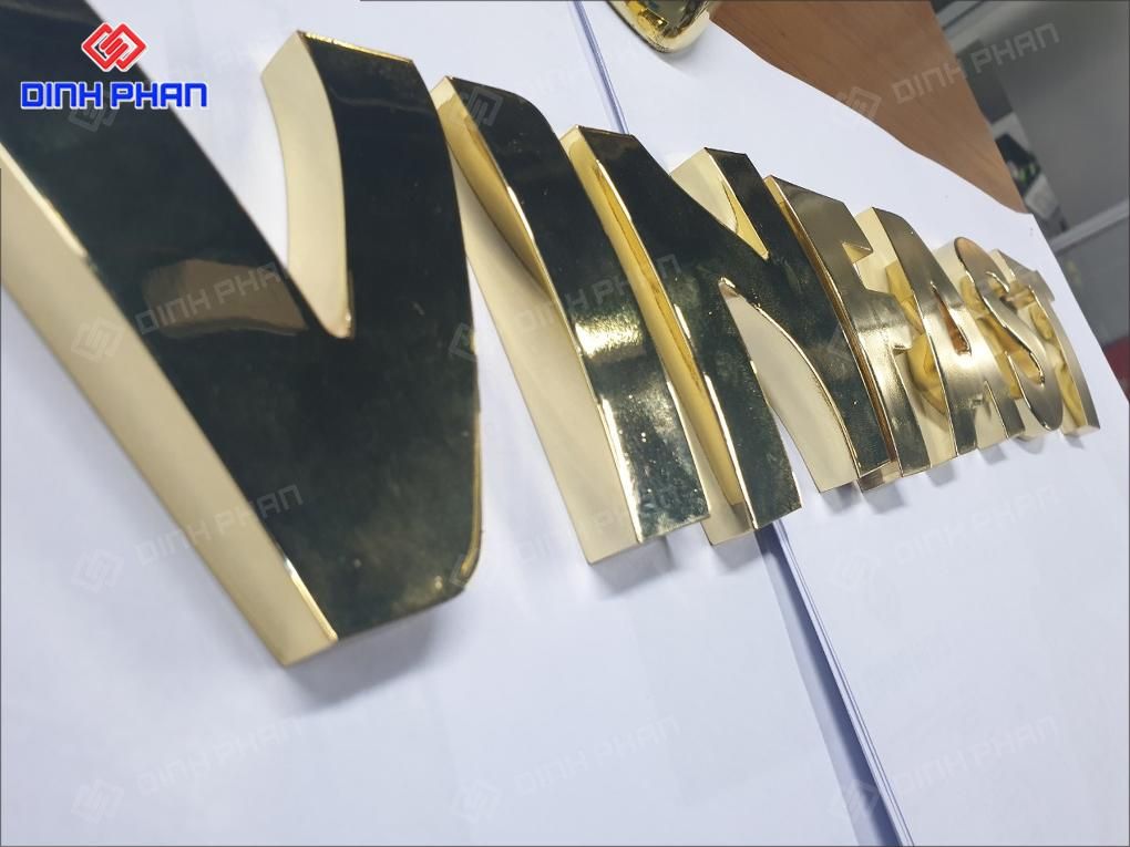 Chữ mica mạ crom