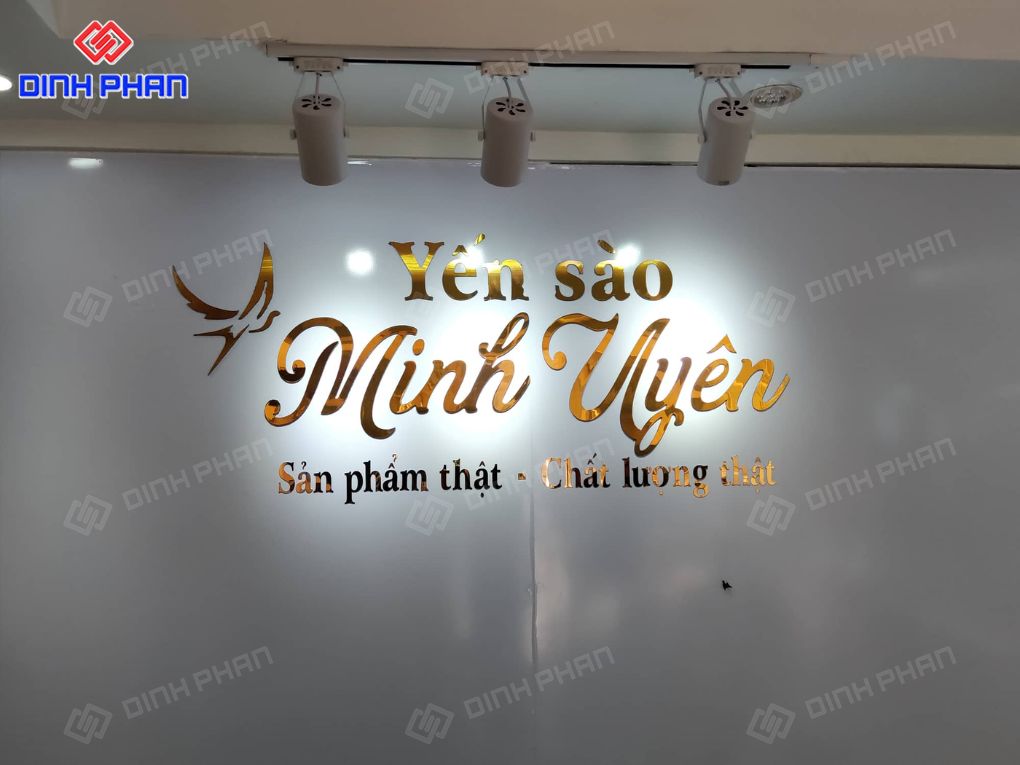 Chữ nổi alu vàng gương