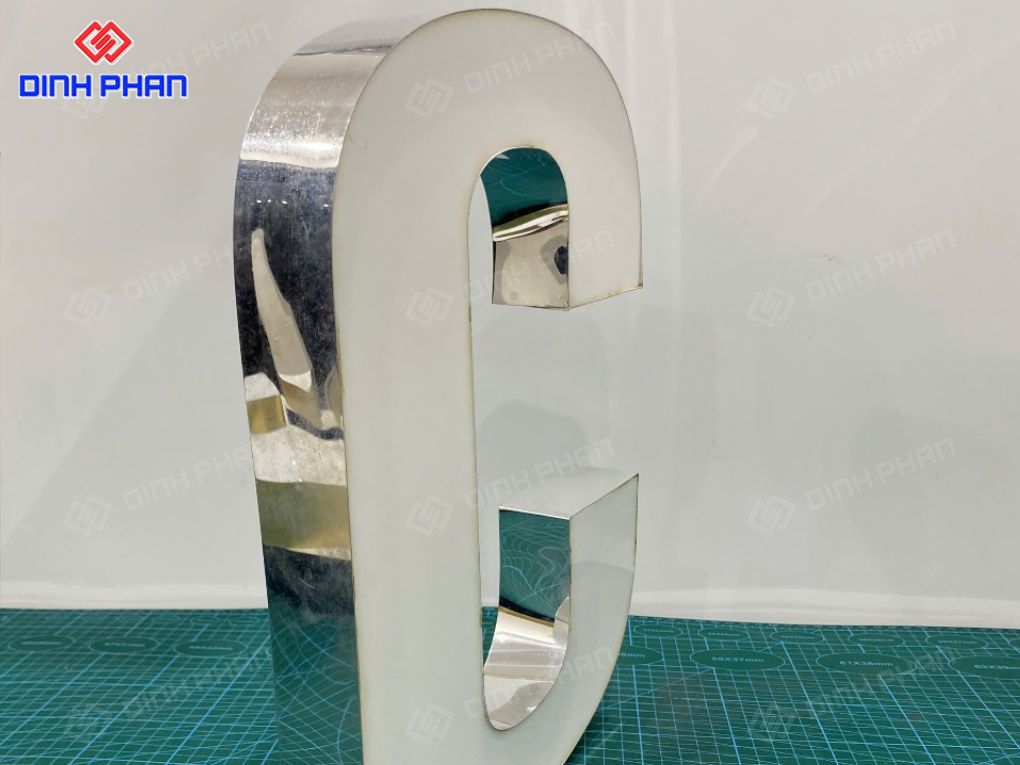 4 chữ nhôm trắng gương