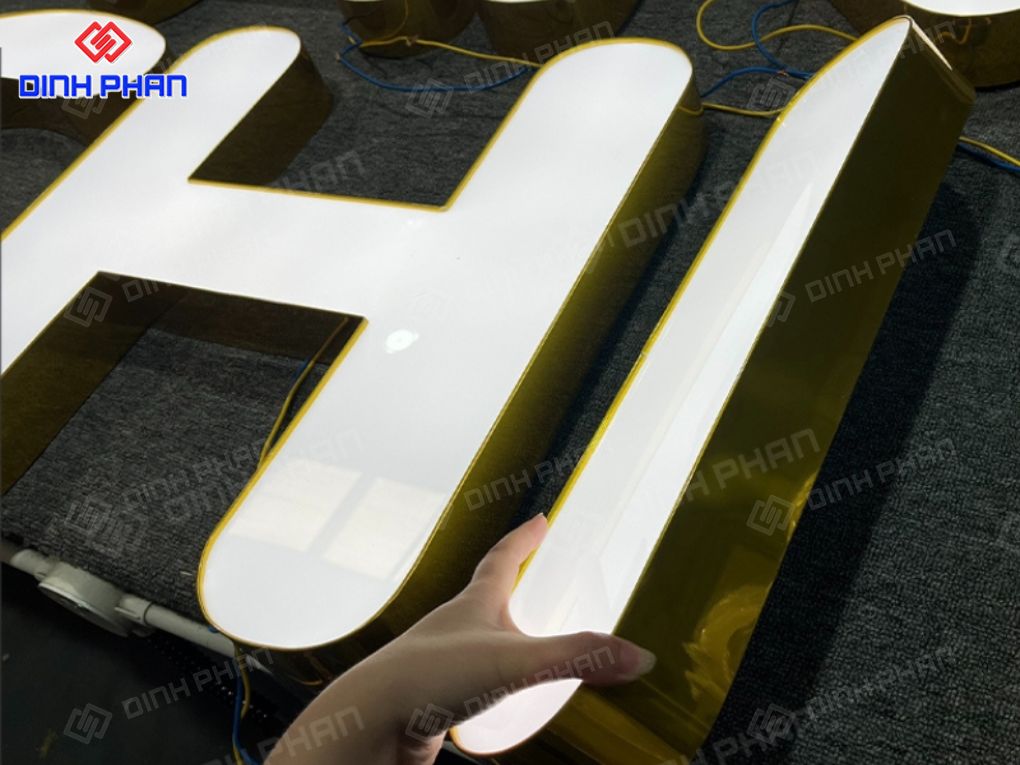 chữ nhôm vàng gương