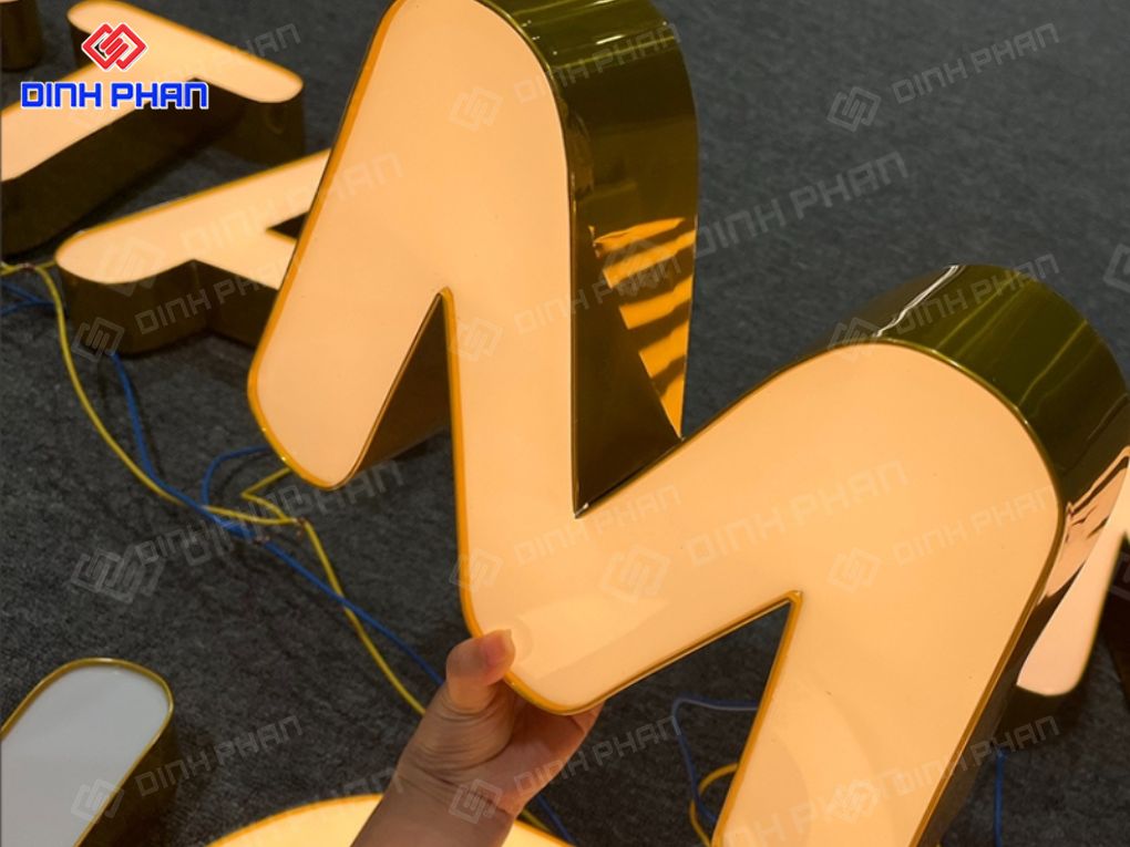 chữ nhôm vàng gương