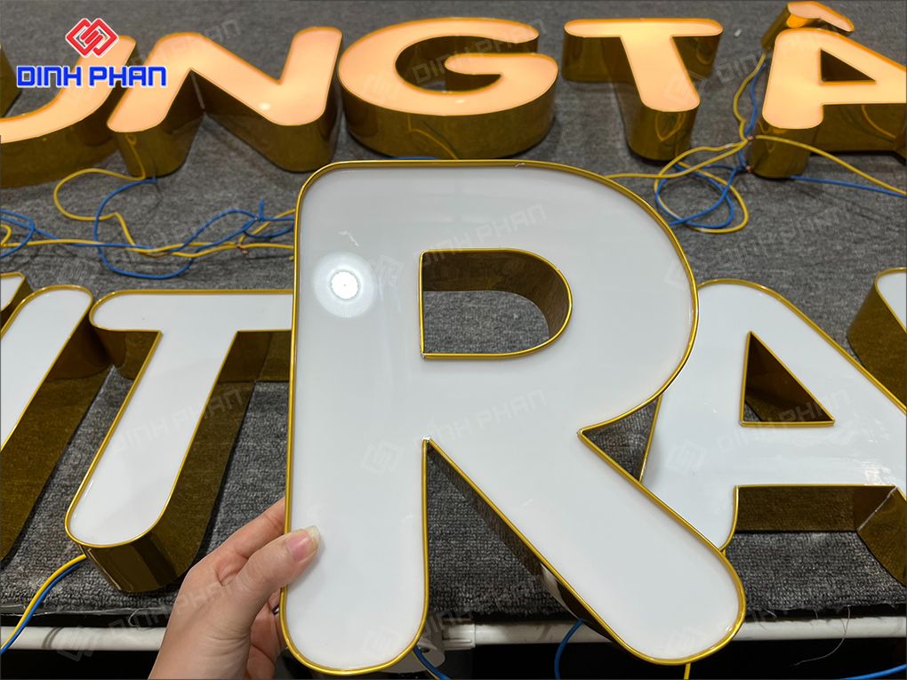 chữ nhôm vàng gương