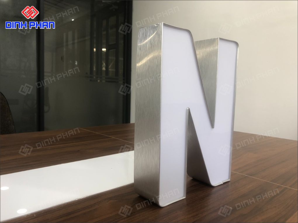 chữ nhôm trắng xước