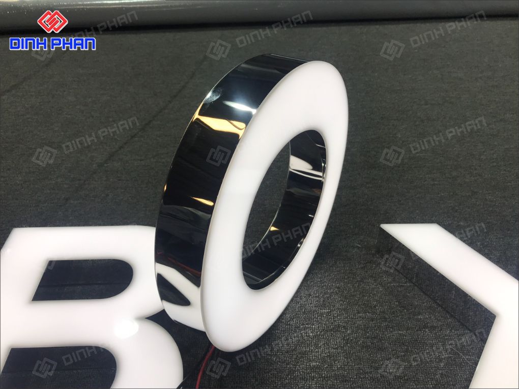Chữ mica chân inox