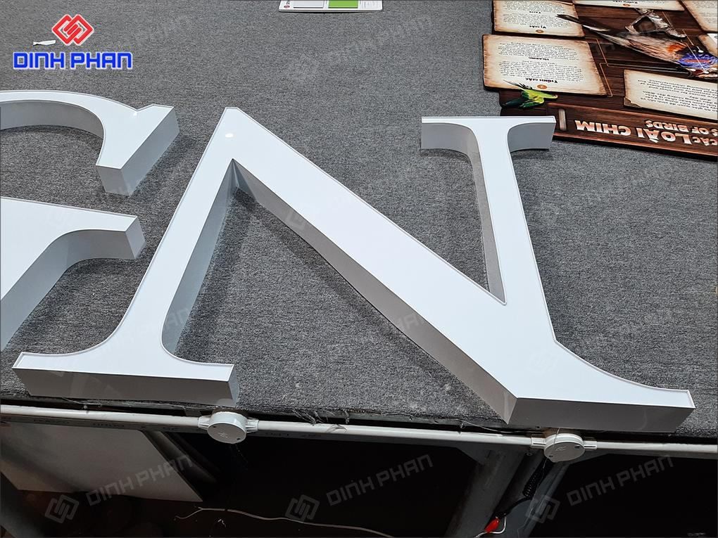 chữ mica CNC