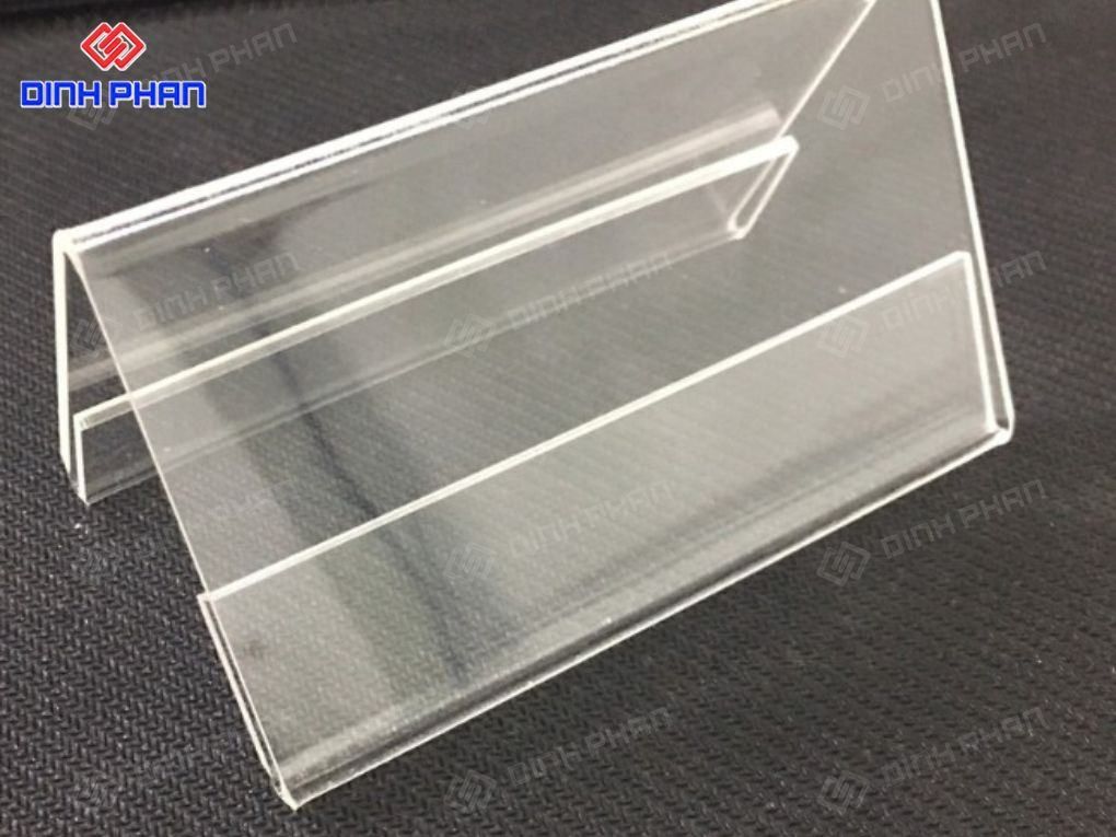 chữ mica để bàn
