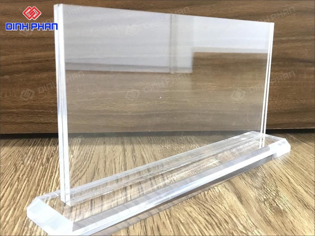 chữ mica để bàn