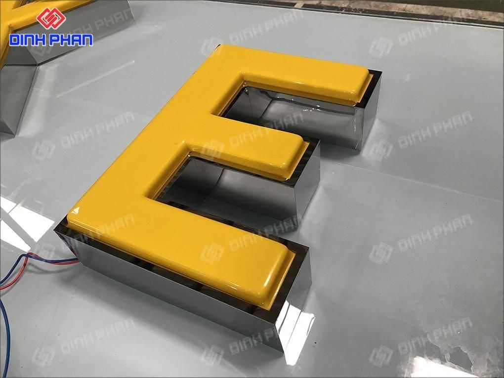 chữ mica uốn nổi