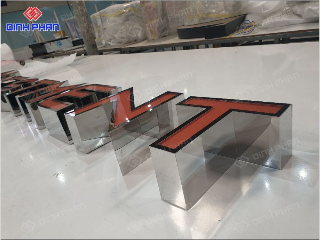 chu nhom trang guong 4 chữ nhôm trắng gương