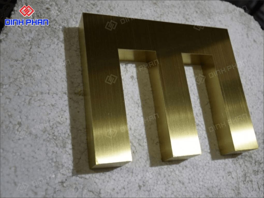 chữ nhôm vàng xước